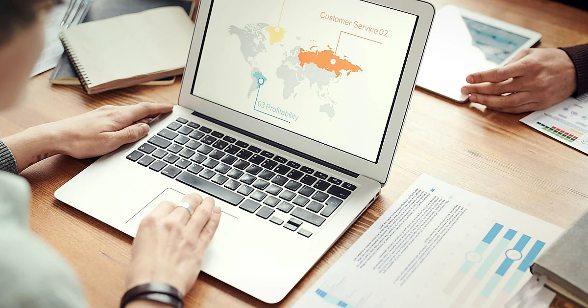 كتابة المقالات المتوافقة مع SEO باستخدام الذكاء الاصطناعي: نظام كامل من الفكرة إلى النشر